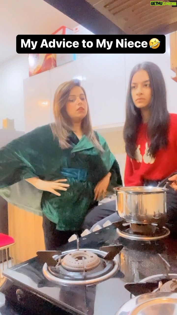 Sugandha Mishra Instagram - #lol #advice #niece #cooking #cook #kitchen #comedy #comedyreels #reels #sugandha