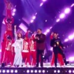 Sugandha Mishra Instagram – #bts pleasure shooting with the dynamic @boman_irani sir 🤩🤗🥳 
.
.
#swipeleft #gig #awards #celebration #familyday #blessed #vibes #suket #sugandhamishra #shoot #shooting Mumbai, Maharashtra
