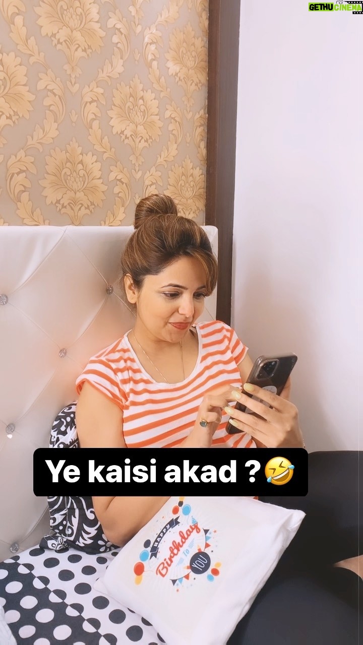 Sugandha Mishra Instagram - Ye Kaisi Akad? 🤣 #attitude #akad #lol #husbandandwife #comedy #reelitfeelit