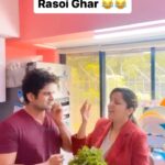 Sugandha Mishra Instagram – Kahani  Humare Ghar ki … 😂😂😂
#lol #couplegoals  #powercouple #sugandhamishra #sanketbhosle #sanketbhosale #drsanketbhosale  #husbandwife #jokes