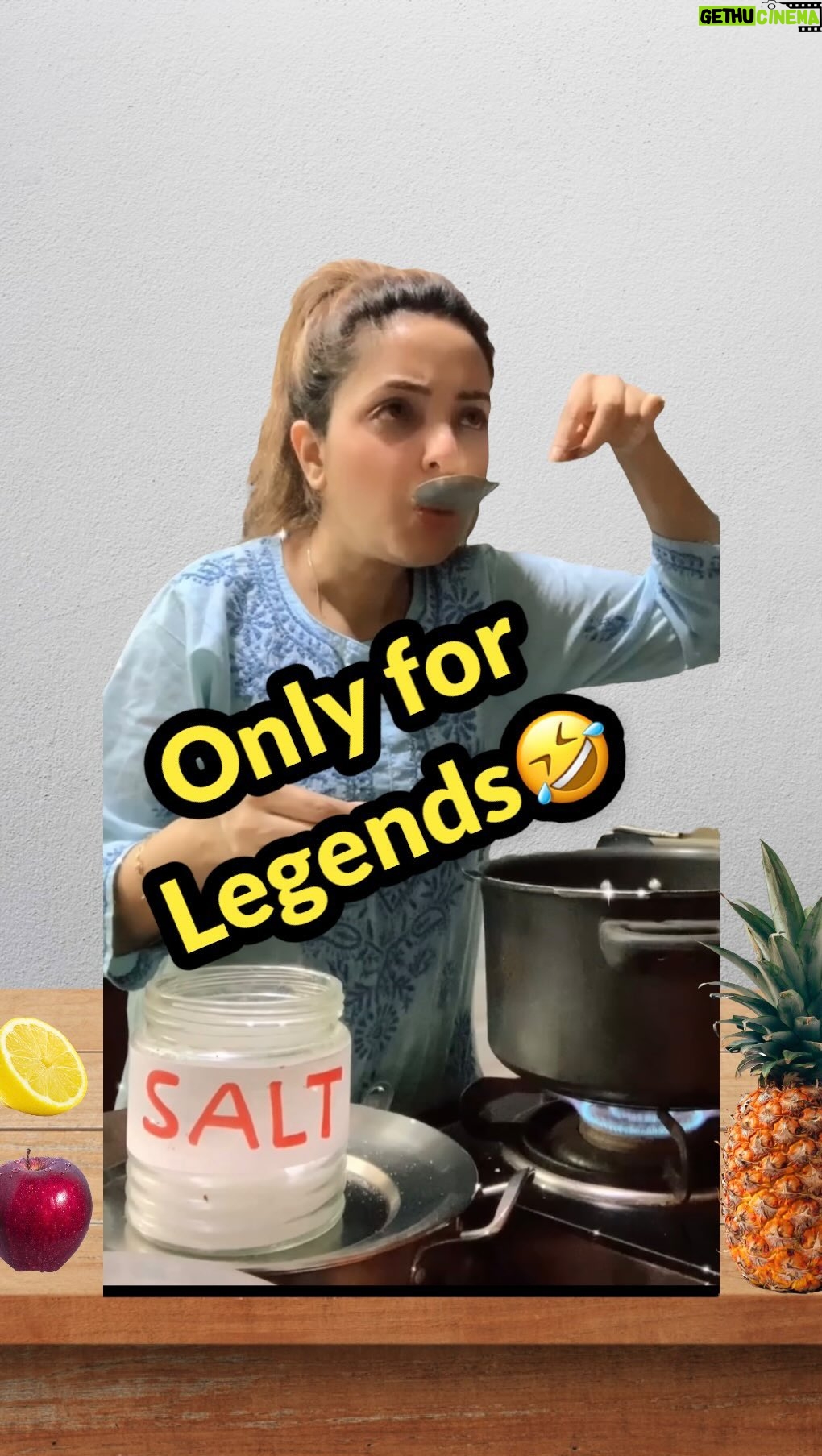Sugandha Mishra Instagram - Namak Swaad Anusaar 🤣 Tag 🏷 who will do this 🤪 #lol #oops #omg #haha #cooking #cook #trendingreels #salt #kitchen #funny #sugandhamishra