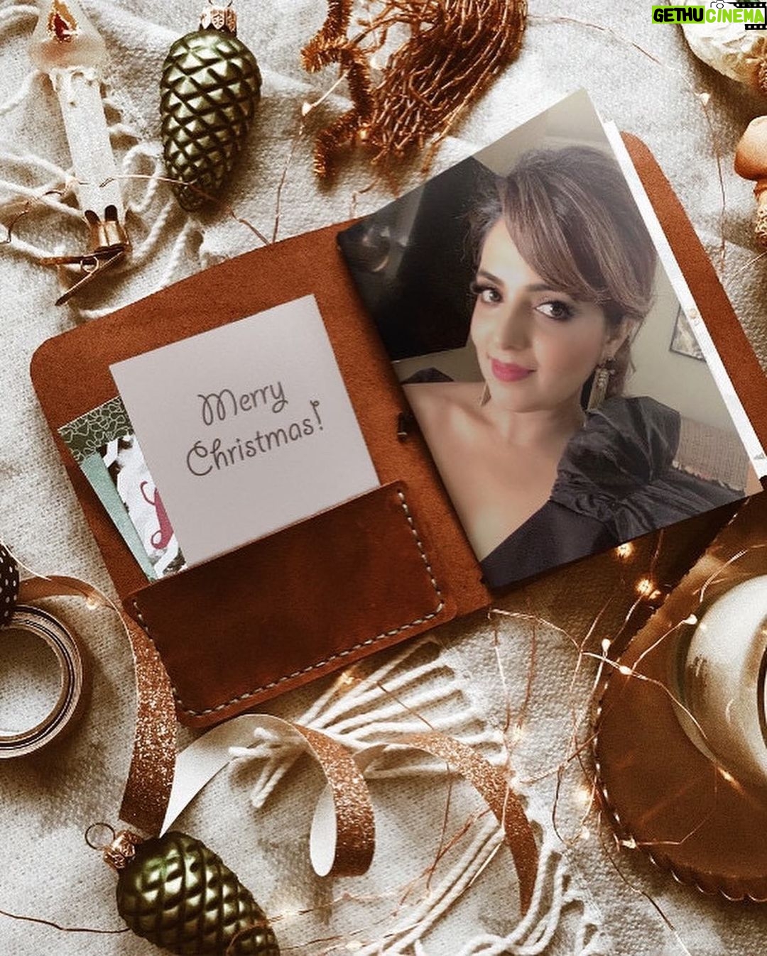Sugandha Mishra Instagram - Merry X-Mas 🎄🎉🥳🎅💃🎁 . . . #swipeleft #powercouple #xmas #merrychristmas #vibes #celebration #festival #sugandhamishra #gift #munnabhaicircuit