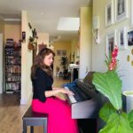 Sugandha Mishra Instagram – 🎶My Soul connection 🎵
.
#happygurupurnima #music #soul #piano #love #sugandhamishra  #home #usa🇺🇸 California, USA