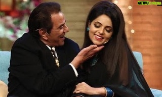 Sugandha Mishra Instagram - Happy Birthday Legendary @aapkadharam Sir 💐🤩😍 Feeling blessed to have shared the stage with incredible Personality like you😍😇🙏🏻🎉 . . #swipeleft #happybirthday #happybirthdaydharampaaji #birthday #legend #blessed #shoot #throwback Mumbai, Maharashtra
