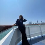 Sugandha Mishra Instagram – Chicago 🛳️ #swipeleft 
.
.
#beautiful #weather #chilled #cruise #chicago #chicagocruise #vibes Chicago River Cruise