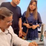 Sugandha Mishra Instagram – Pati Ka Treatment 🤔🤣 #doctor #treatment #lol #omg #reelsinstagram #trendingreels #husbandandwife