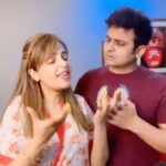 Sugandha Mishra Instagram – Sabse bada Gadha kaun ?? 😂😂😂 
#couplereels #couplegoals #married #powercouple #suket #lol #fun #sanketbhosale #sugandhamishra #drsanketbhosale
