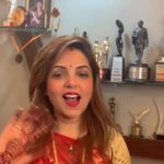 Sugandha Mishra Instagram – #karwachauth ke din Pati gaayab 😩🤣
.
.
#omg #hungry #fast #thirsty #lol #red #husband #saree #silk #karwachauthlook #live #livestream Mumbai, Maharashtra