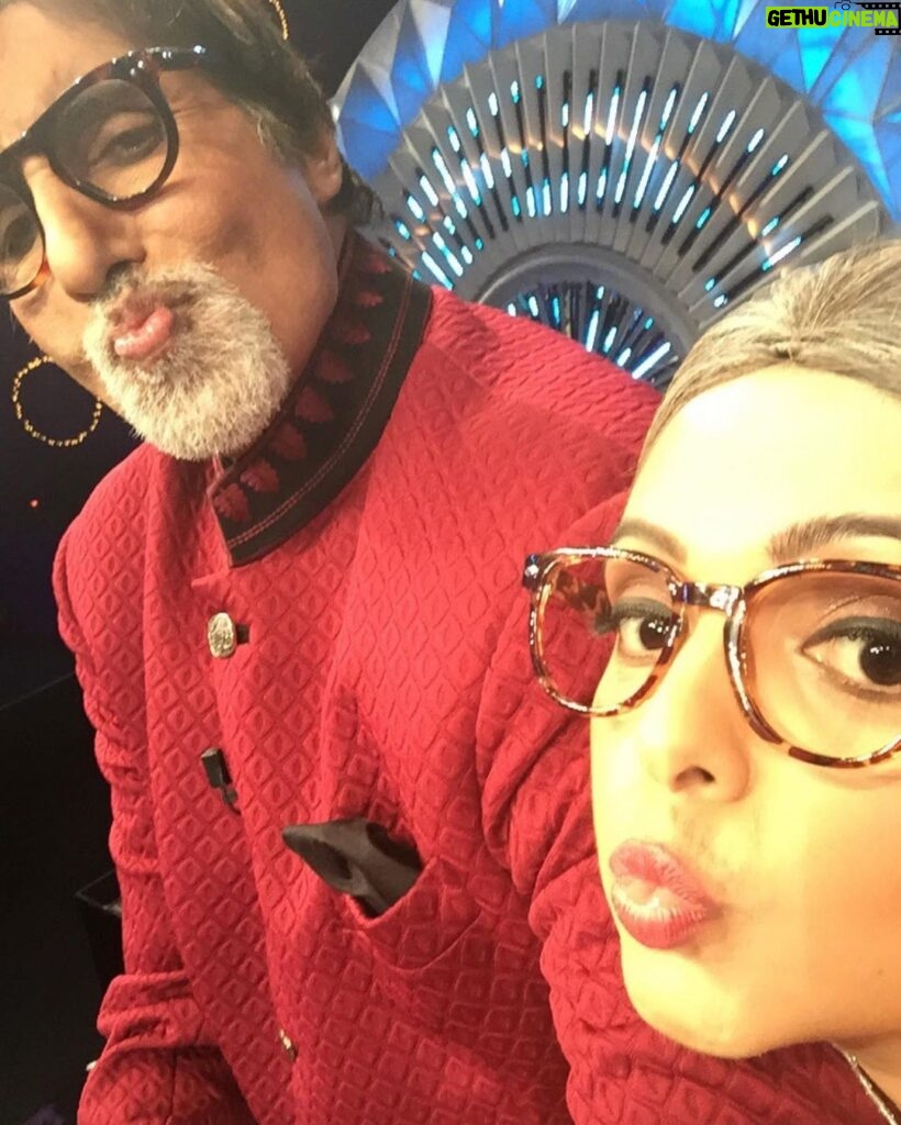 Sugandha Mishra Instagram - Happy Birthday to The Person I #Respect and #Admire With All My #heart #legendary Sir @amitabhbachchan 🙏🏻💐 . . #swipeleft #amitabhbachchan #happybirthday #love #kind #blessed #happybirthdayamitabhbachchan