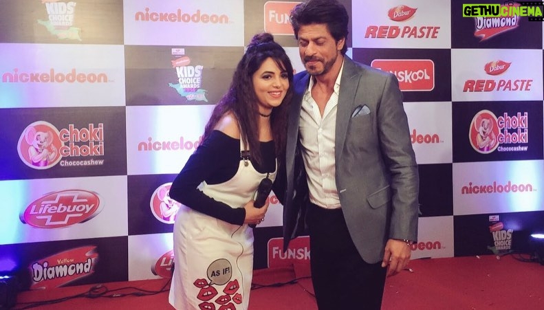 Sugandha Mishra Instagram - Happy Birthday King Khan @iamsrk sir , gem of a person , A True Gentleman ❤️❤️❤️❤️❤️❤️❤️❤️ . . #swipeleft #happybirthday #srk #shahrukhkhan #happybirthdaysrk #happybirthdayshahrukhkhan #pathan #sugandhamishra #throwback #danceplus #bollywood #tkss #lol #love #fan