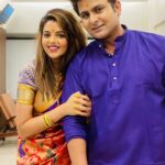 Sugandha Mishra Instagram – Diwali ke din Pati ke Haanthon se Saari Theek karwane ka apna hi maza hai 🤪#swipeleft 
𝐇𝐀𝐏𝐏𝐘 𝐃𝐈𝐖𝐀𝐋𝐈 🪔❤️💥 
.
.
#family #familytime #festive #vibes #love #life #blessed #happydiwali #couplegoals #powercouple #paithanisaree #saree #indian #sareelook #suket #shareyourlight Mumbai, Maharashtra