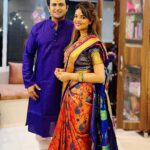 Sugandha Mishra Instagram – Diwali ke din Pati ke Haanthon se Saari Theek karwane ka apna hi maza hai 🤪#swipeleft 
𝐇𝐀𝐏𝐏𝐘 𝐃𝐈𝐖𝐀𝐋𝐈 🪔❤️💥 
.
.
#family #familytime #festive #vibes #love #life #blessed #happydiwali #couplegoals #powercouple #paithanisaree #saree #indian #sareelook #suket #shareyourlight Mumbai, Maharashtra