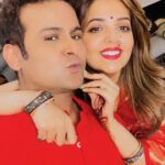 Sugandha Mishra Instagram – Happy Karwachauth Pati Dev ❤️😘
.
.
#swipeleft #karwachauth #karwachauthlook #saree #red #love #powercouple #couplegoals
