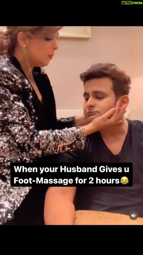 Sugandha Mishra Instagram - #husband #footmassage #massage #lol #omg #haha #comedycouple Delhi, India