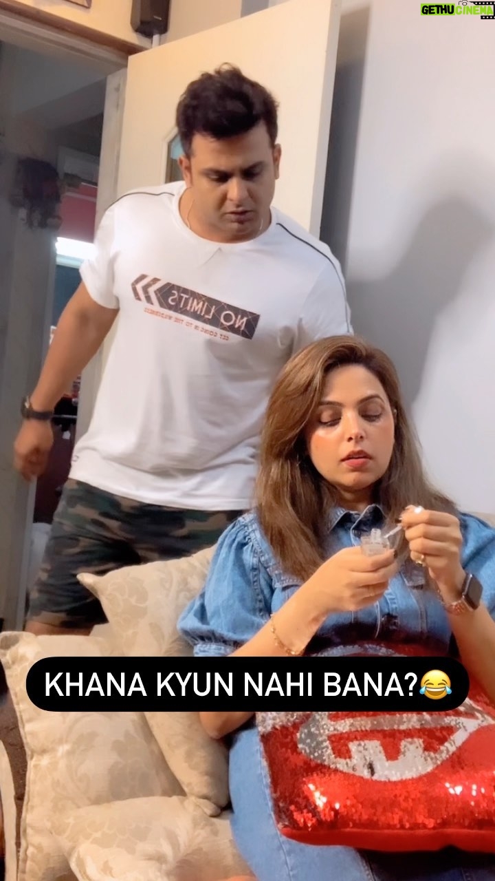Sugandha Mishra Instagram - #khanaktunnahibana #lol #omg #couplegoals #comedy #sugandhamishra #powercouple #husbandwife #suket
