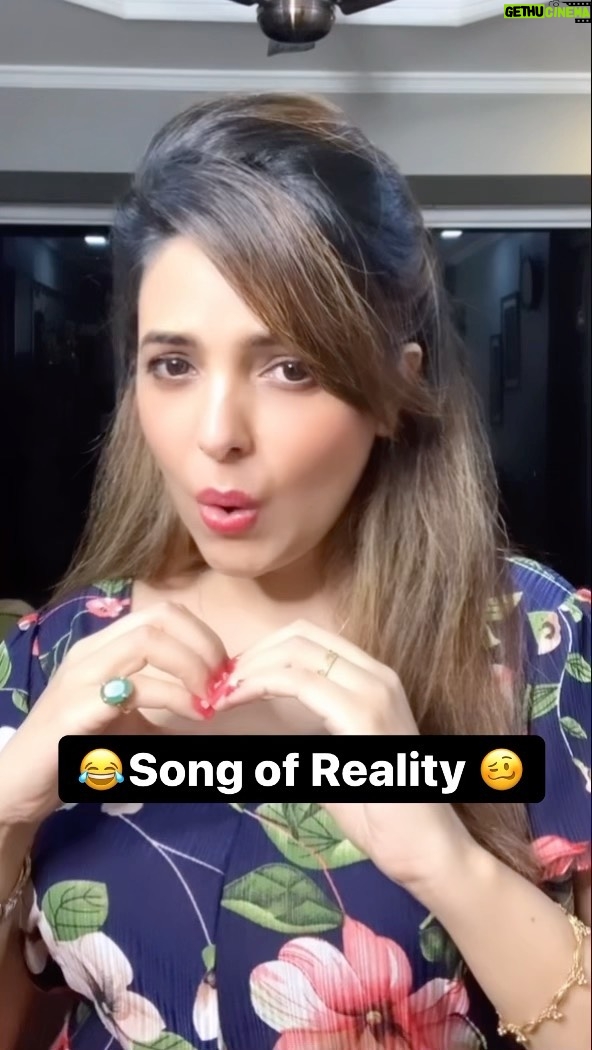 Sugandha Mishra Instagram - #filtersong #filter #phone #lol #beauty #omg #sugandhamishra #funnyvideos #comedyreels
