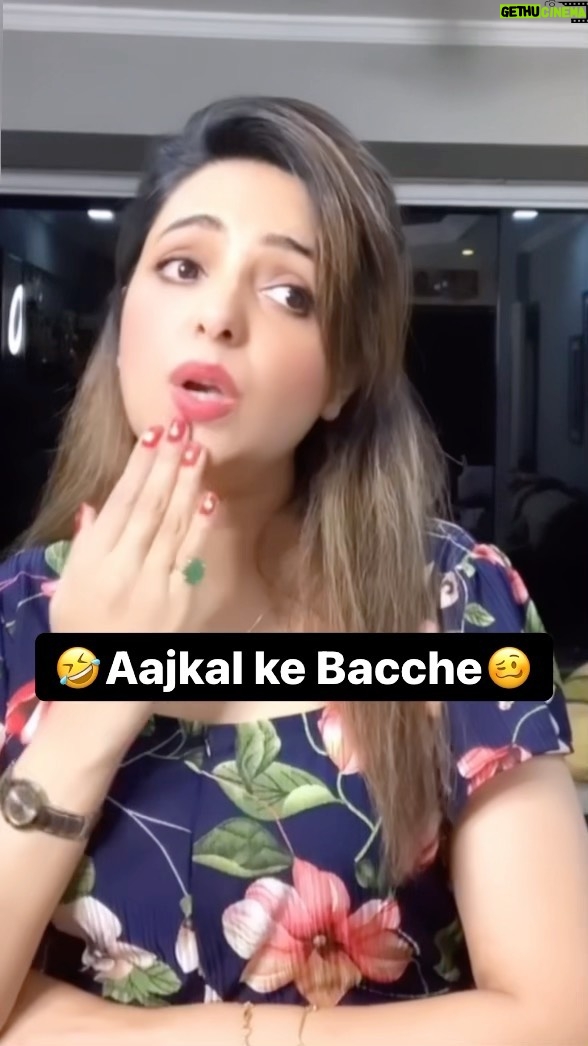 Sugandha Mishra Instagram - #makeupkarlo #lol #aajkalkebacche #kids #omg #viral #trendingreels #funnyvideos #funny #sugandhamishra Mumbai, Maharashtra