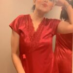 Sugandha Mishra Instagram – #cheapthrillsxkudigujaratdi #fashion #lifestyle #trendingreels #instafashion #shimmer #tasselgown #tassel #makeup