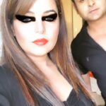 Sugandha Mishra Instagram – #oscar or #bhaskar look? 🤔😂
.
.
#swipeleft #lol #makeup #eyemakeup #smokeyeye #black #deepikapadukone #couplegoals #powercouple #bts #timepass #sugandhamishra #drsanketbhosale  #dxb #love Palazzo Versace hotel