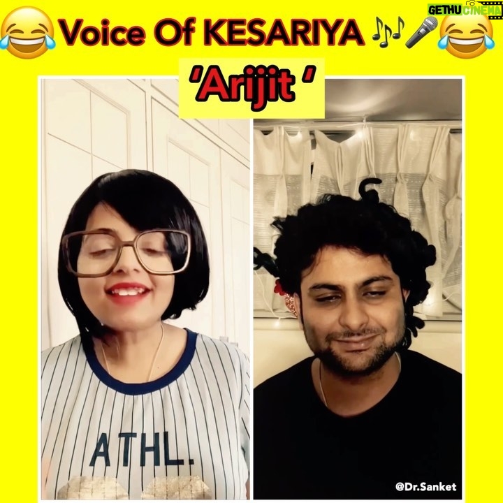 Sugandha Mishra Instagram - Chat with Arijit ! 😂😂😂 . . . . #interview #lol #arijitsingh #lovesongs #kesariya #mimicry #sanketbhosale #sugandhamishra #ShootingKarRahaHoon 💥🔫