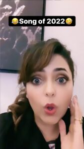 Sugandha Mishra Instagram - Babu Dar Jayega ..🥴😂#watchtillend😂 #song #newsong #viral #trending #comedy #filter #omg #funny #funnyreels #lol Mumbai, Maharashtra