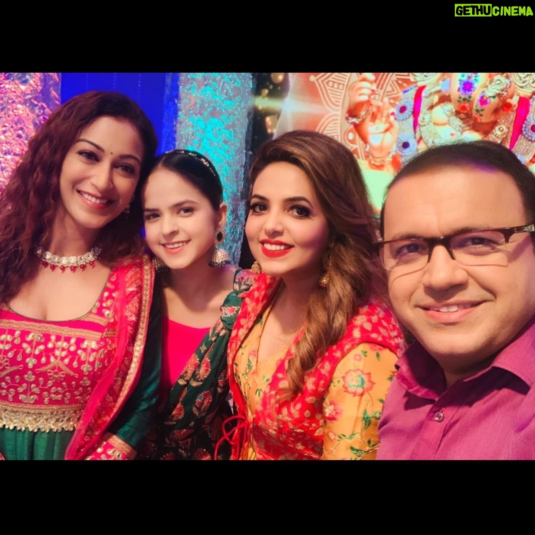 Sugandha Mishra Instagram - Tonight - Taarak Mehta Ka Ooltah Chashma 🤓 8.30 pm on @sonysab . . #celebration #swipeleft #tarakmehtakaultachashma #gokuldhamsociety #ganpati #festive #festivevibes #sugandhamishra #tarakmehta #taarakmehtakaooltahchashmah Gokuldham Society