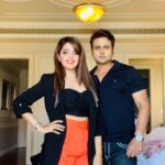 Sugandha Mishra Instagram - Orange is new 🖤 . . #dxb #swipeleft #couplegoals #powercouple #orange #black #orangeisthenewblack #dubai #instapic #pose #love #versace Palazzo Versace Dubai
