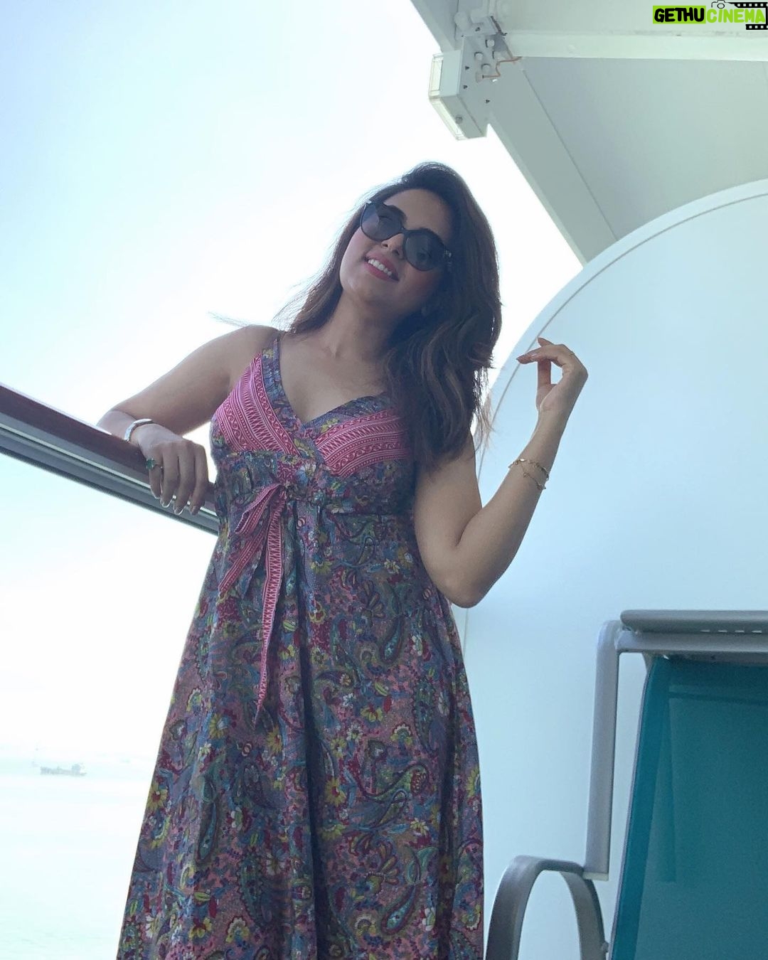 Sugandha Mishra Instagram - 🛳⚓️🌊🐬👒 . . #swipeleft #sea #cruising #singapore #travel #travelgram #life #lifestyle #gentingdreamscruise #happy #blessed #vibes Cruise Ship Life
