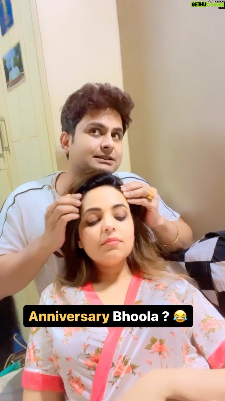 Sugandha Mishra Instagram - Maut ko Chooke Takk se Wapas 😂😂😂 . . . #anniversary #wedding #marriage #sanketbhosale #drsanketbhosale #sugandhamishra #powercouple #reels #lol #comedy #weddinganniversary #couplegoals