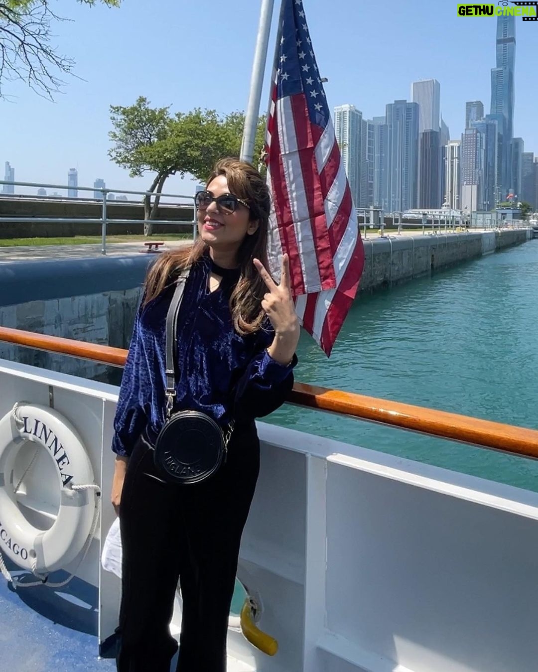 Sugandha Mishra Instagram - Chicago 🛳️ #swipeleft . . #beautiful #weather #chilled #cruise #chicago #chicagocruise #vibes Chicago River Cruise
