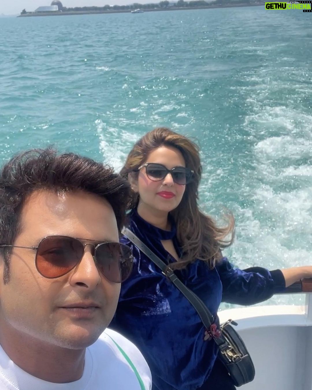 Sugandha Mishra Instagram - Chicago 🛳️ #swipeleft . . #beautiful #weather #chilled #cruise #chicago #chicagocruise #vibes Chicago River Cruise