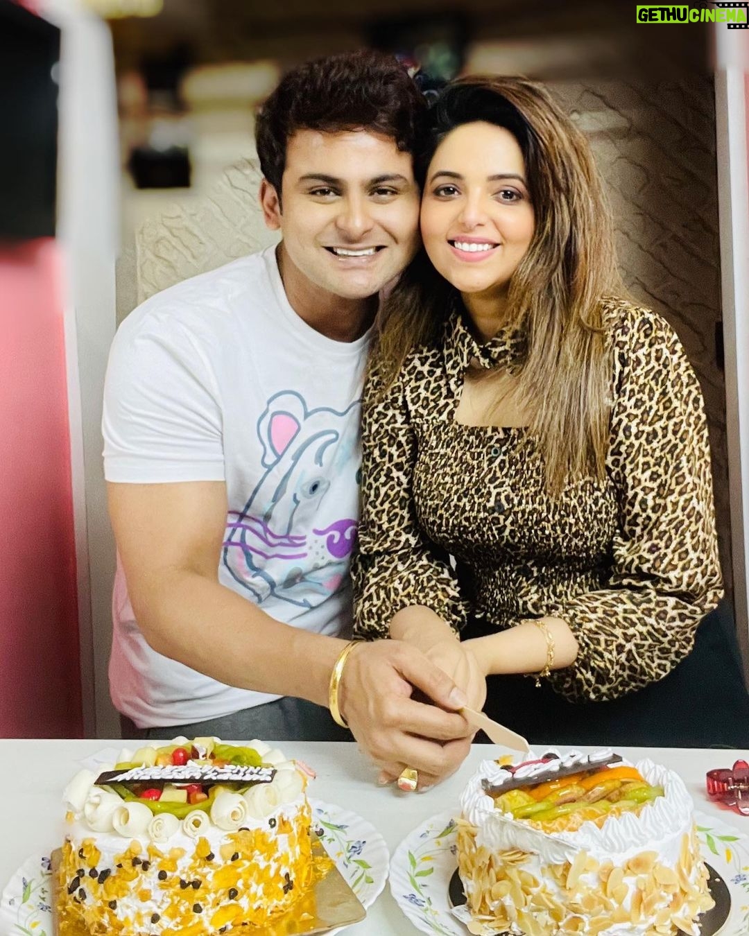 Sugandha Mishra Instagram - Thank you for being the reason for my smile ❤️I love you so much😘 Accepting to spend the rest of my life with you was one of the best decisions I've ever made... 💍 May our trust and love keep growing with the passing of each year in both good times and bad! Happy 2nd Anniversary My Luv ❤️ . . #swipeleft #cake #love #twoyearsago #anniversary #husbandandwife #suket #sugandhamishra #drsanketbhosale Mumbai, Maharashtra