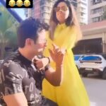 Sugandha Mishra Instagram – Jan-Hit me Jaari 🤪🤣#lol #omg #viral #trendingreels #husband #wife #girls #comedy #sugandhamishra #drsanketbhosale Mumbai, Maharashtra