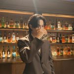 Suho Instagram - 3번 테이블에서 보내신 물 한잔 입니다만🚰🙋🏻‍♂️ Please drink responsibly @DIAGEO