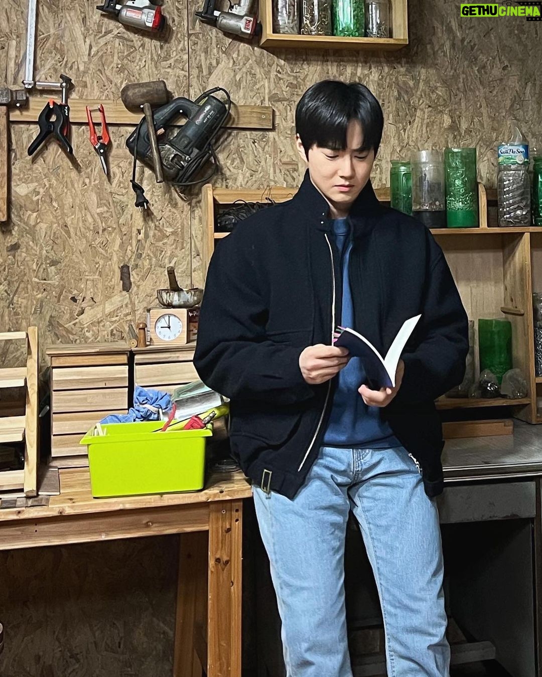Suho Instagram - 김선우는…(스포주의) . . . . . . . . . 선량한 시민이였습니다😇