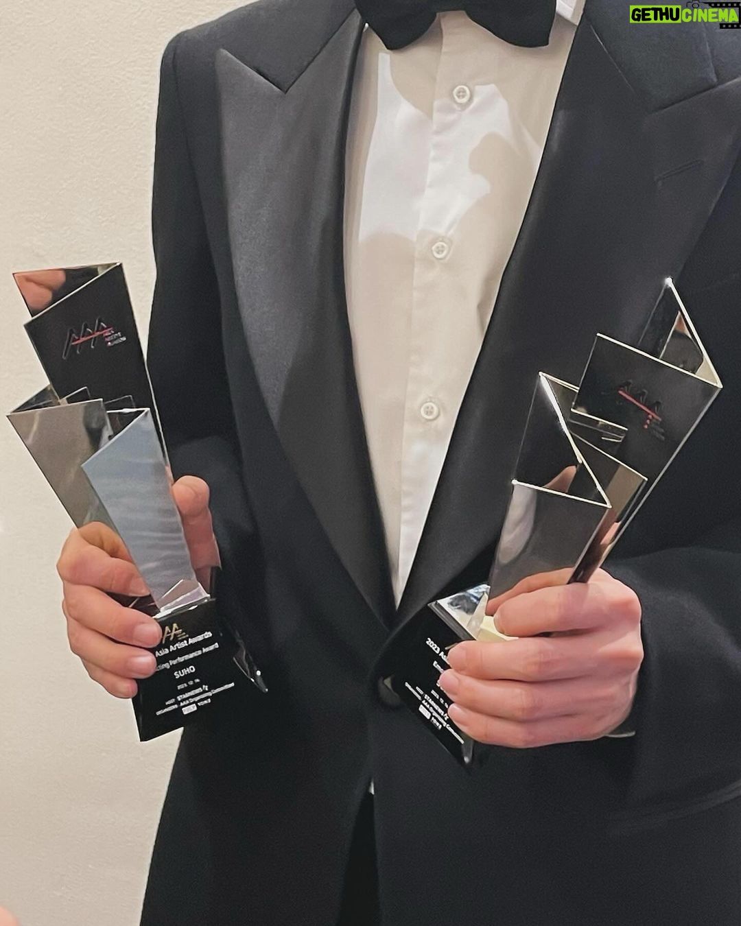 Suho Instagram - AAA 좋은 상 주셔서 진심으로 감사드립니다 여느때와 같이 꾸준히, 묵묵히 하겠습니다 EXO-L 항상 고마워 ‘힙하게’ 사랑해요