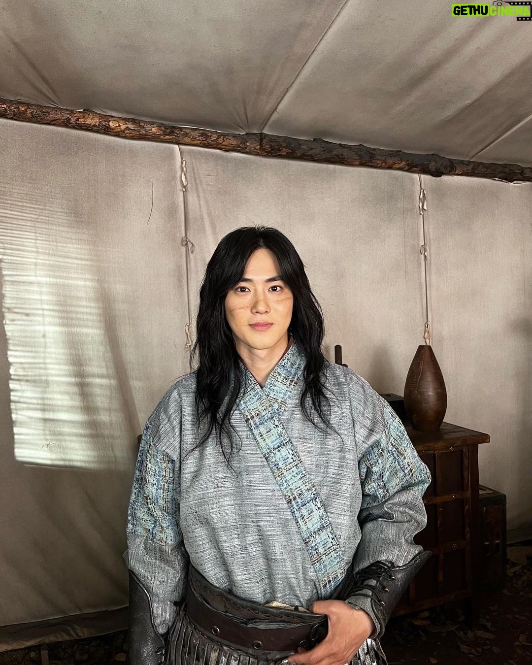 Suho Instagram - ’아라문의 검‘ 의 ’아록‘으로 함께 할수 있어 영광이었습니다. 🙂⚔️⛵️