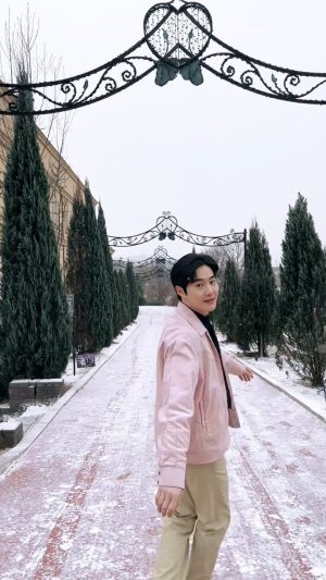 Suho Instagram - 이제 눈은 안오는건가.. 역시 나무를 심어야..🌲