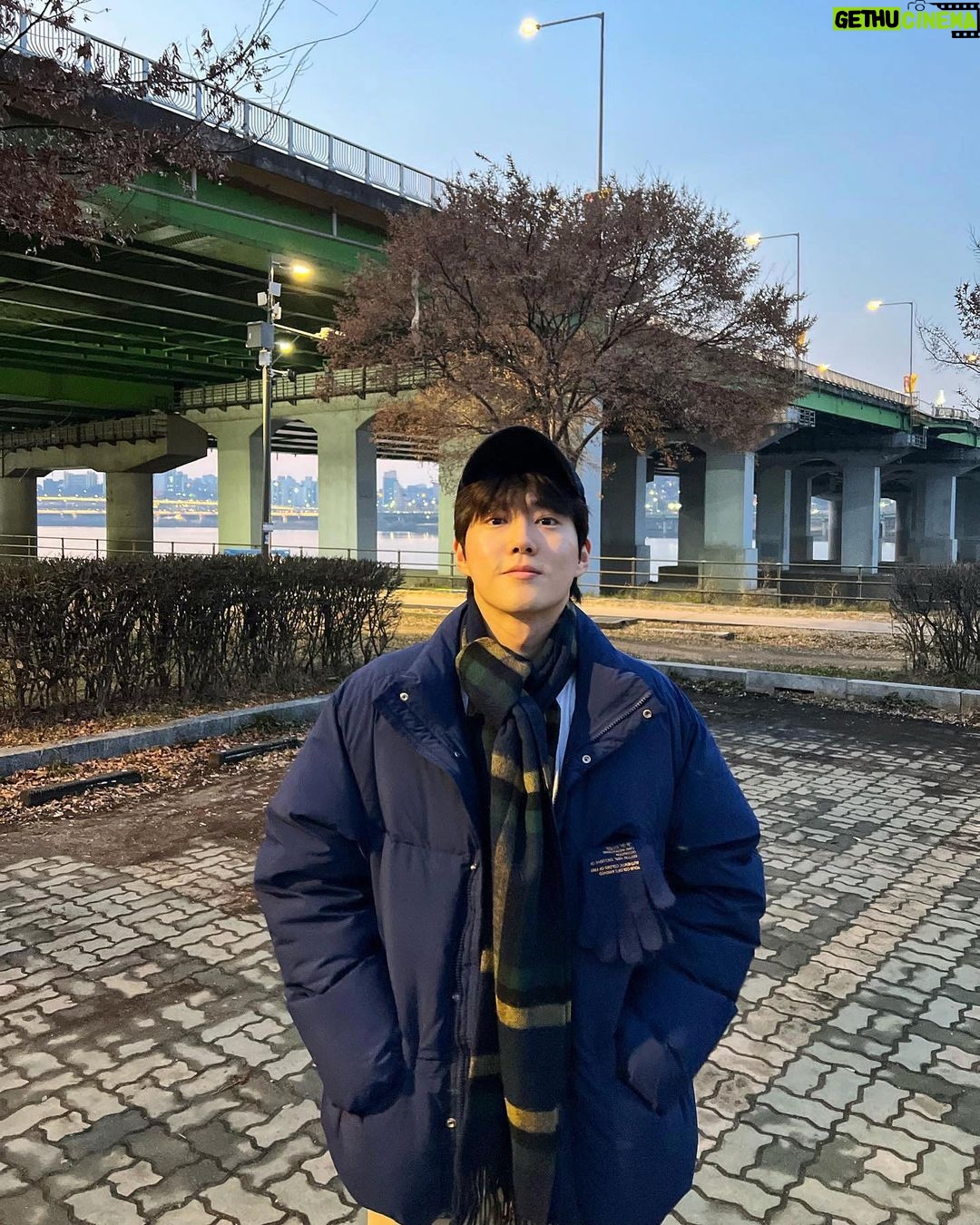 Suho - 1 Million Likes - 가을에서 겨울로의 산책 ❄️🚶🏻🍁