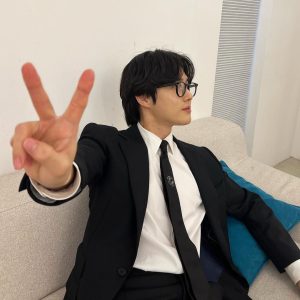 Suho Instagram - 생일축하해주신 모든 분들 감사합니다🖤🤍