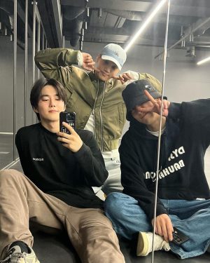 Suho Instagram - 내일보자😁