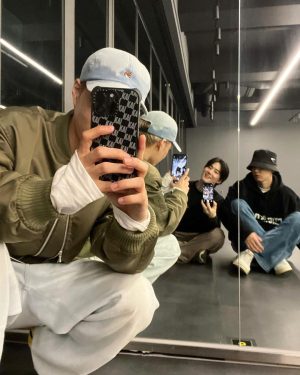 Suho Instagram - 내일보자😁