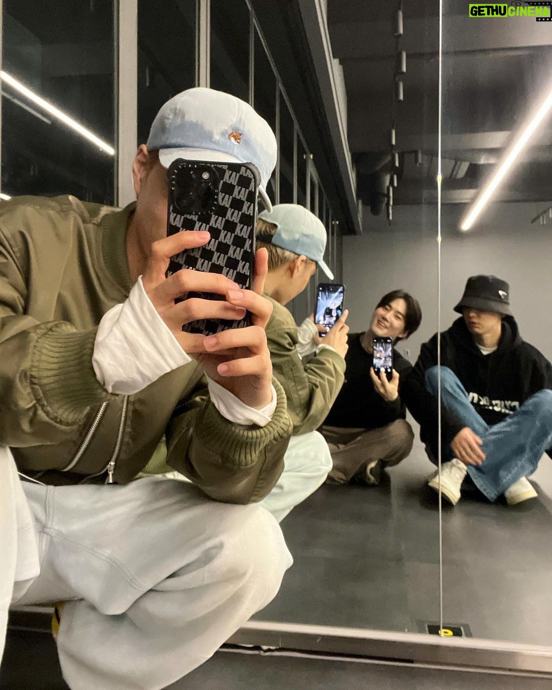 Suho - 1.4 Million Likes - 내일보자😁
