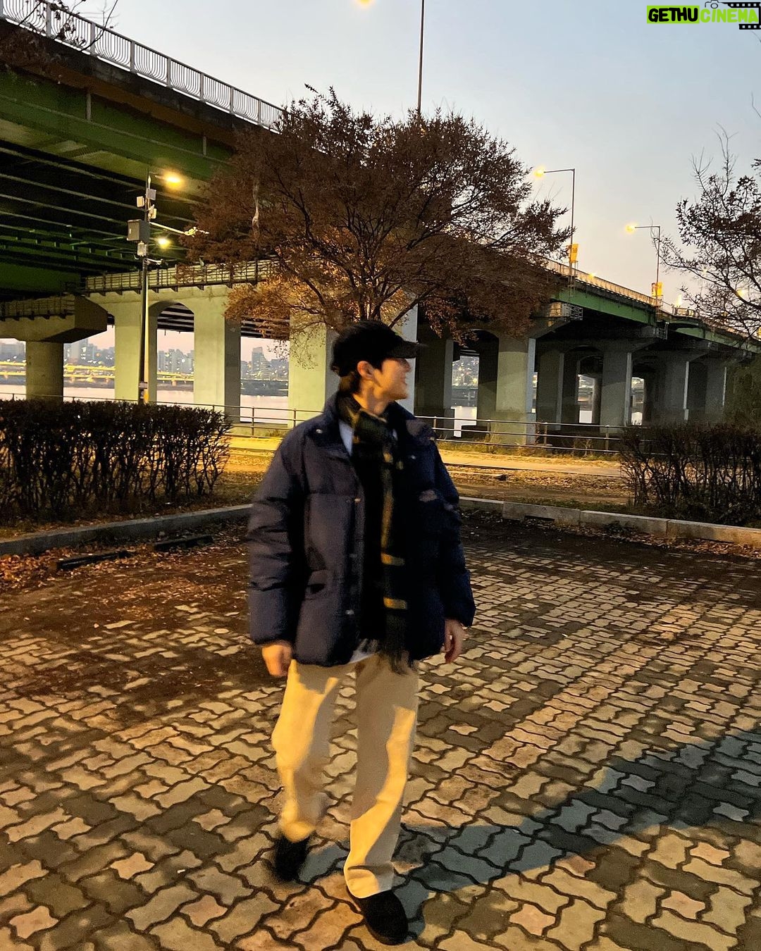 Suho - 1 Million Likes - 가을에서 겨울로의 산책 ❄️🚶🏻🍁