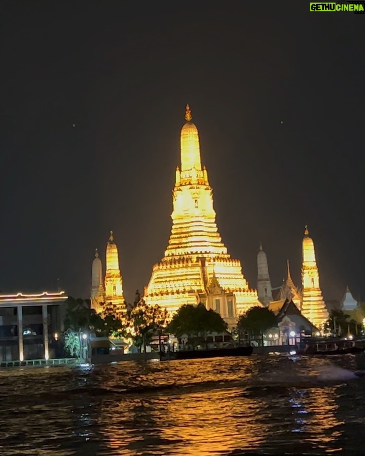Suho - 1.2 Million Likes - Bangkok 이모저모
เจอกันใหม่ครั้งหน้านะครับ