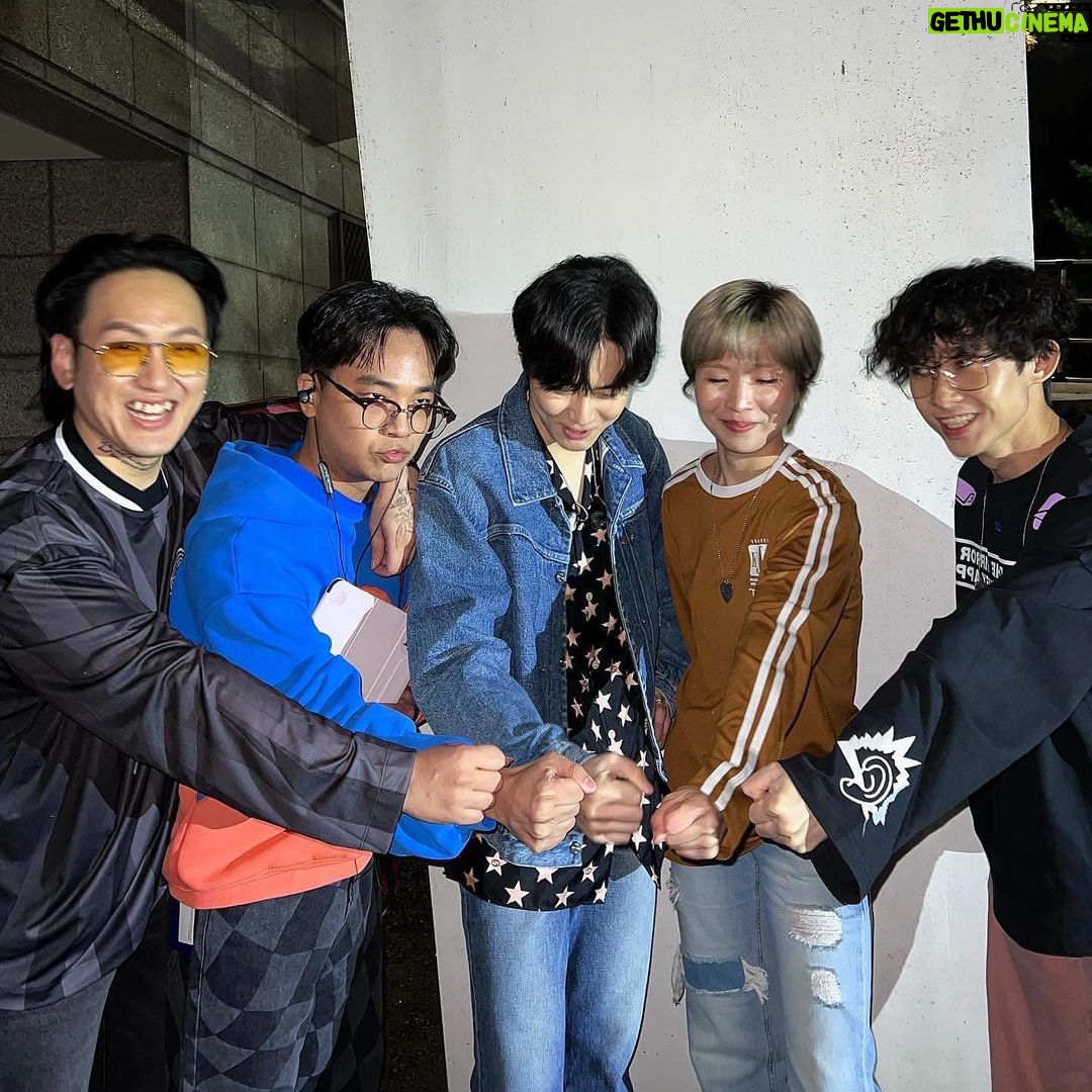 Suho Instagram - 추운날씨 오늘도 고마워 EXO-L🤧 앞으로도 SB 박살내자⚒