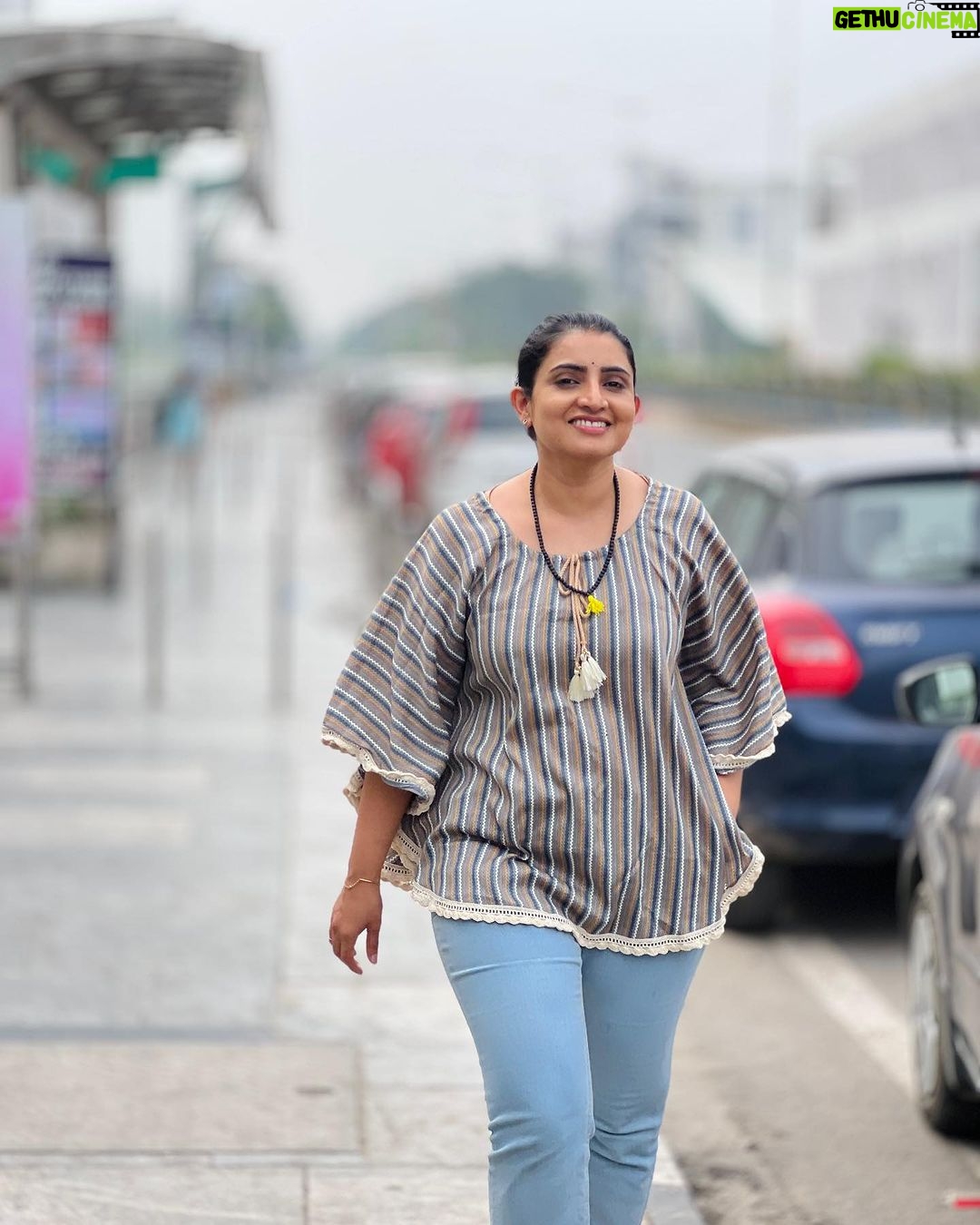 Sujitha Instagram - Capturing the unexpected moments 📸 Random clicks 🙌🏻 #morning #vibes #good #start #fresh #weather #chennai #annanagar #walk #road #suji #sujithadanush #sujitha #actress #kollywood #actor #simple #love #smile #please #insta #instagood #photo #post #photography