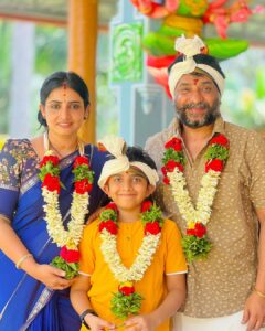 Sujitha Instagram - Special day 🥰 With my family Thank you all for the lovely wishes 😍🙏🙏 #family #love #wedding #anniversary #actress #couple #day #special #trend