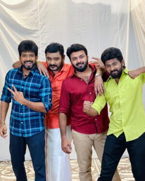 Sujitha Instagram - Fantastic four 🤩🙌🏻

Fantastic journey 🙌🏻

Miss this  combo 🫶🏻
@vj_deepika_ 
@hemarajsathish_official 
@lavanyaa_official 
@kumaran_thangarajan 
@stalinmuthu27 @venkat_renganathan @saravanavickram 

#friends #memories #beautiful #thoughts #days #pandianstores #television #gang #together
