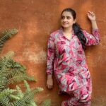 Sujitha Instagram - Each day of your life 👌🫶🏻 Simple and beautiful 🤩 Capture it 📸 Thanks for this photos @orangetree_films_dhanush #morning #post #sunday #actress #life #simple #beautiful #love #family #time #day #trip #holiday #actress #beauty #photo #photography #photooftheday